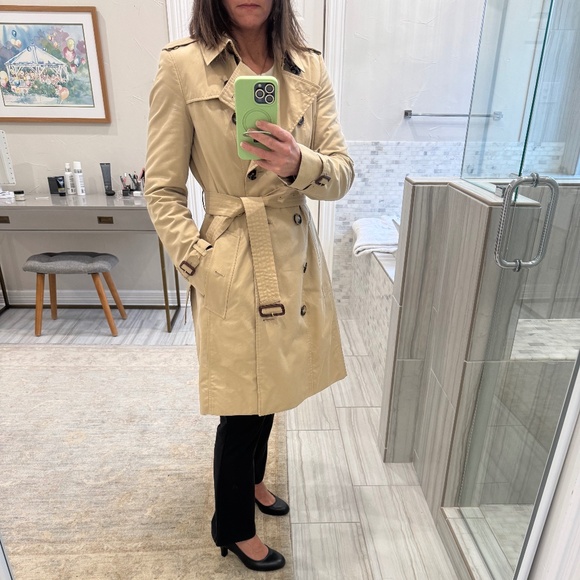 Burberry Chelsea Trench Coat – Honey (Slim Fit) – Impeccable Condition - Picture 11 of 16